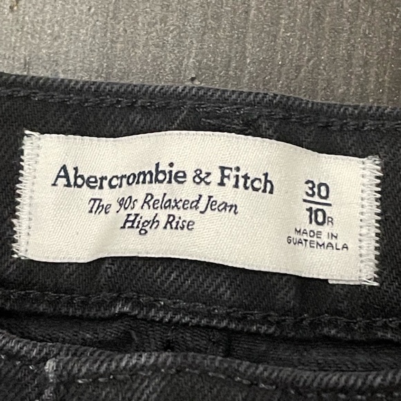 Abercrombie & Fitch *NWT* 90's Relaxed High Rise Jeans. Size 30 - Picture 4 of 8